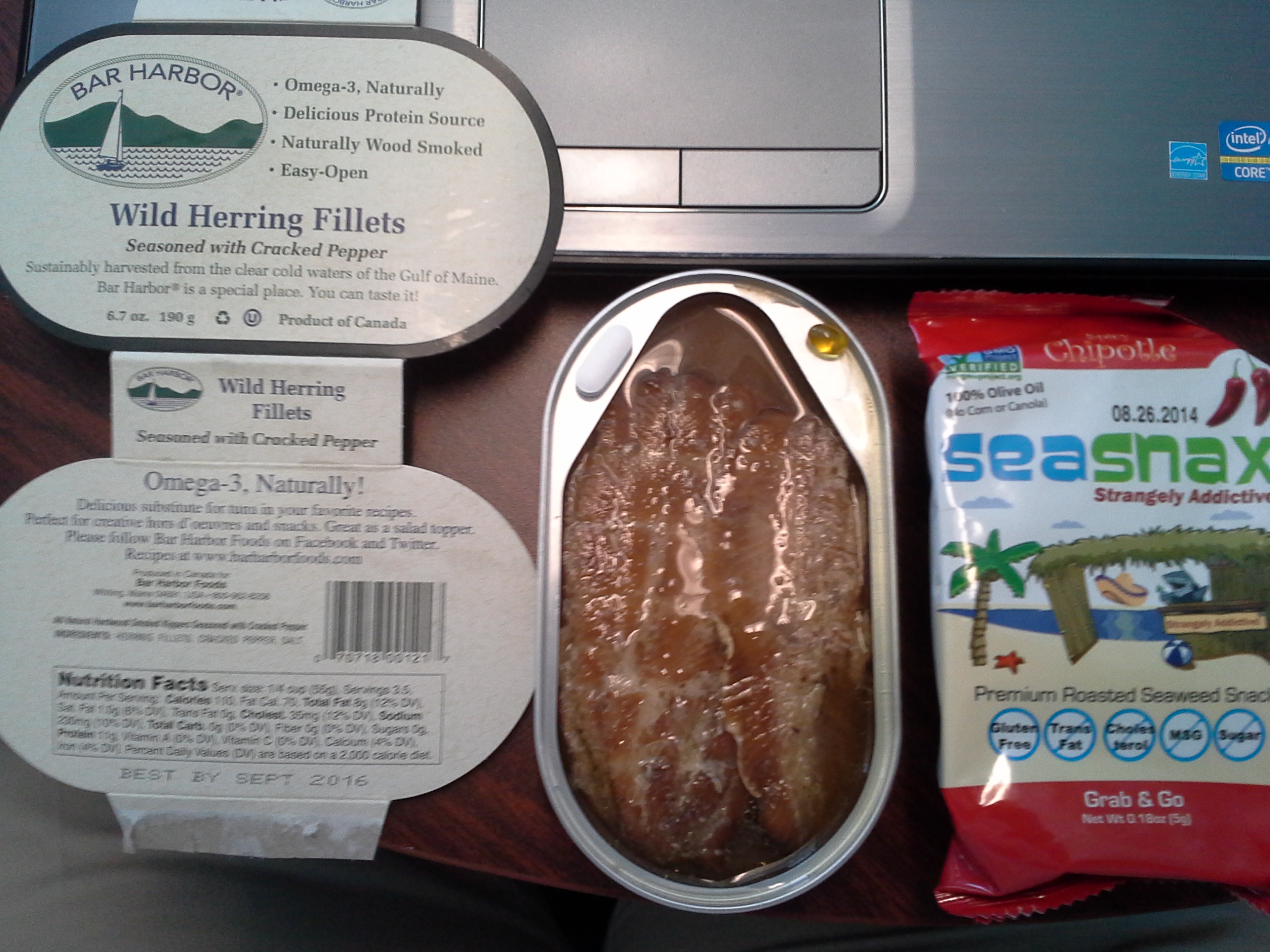 Lunch: 2:45 p.m. | 6.7 oz. herring, .18 oz. chipotle SeaSnax seaweed, 5,000 IU Vitamin D capsule, Calcium/Magnesium/Zinc caplet